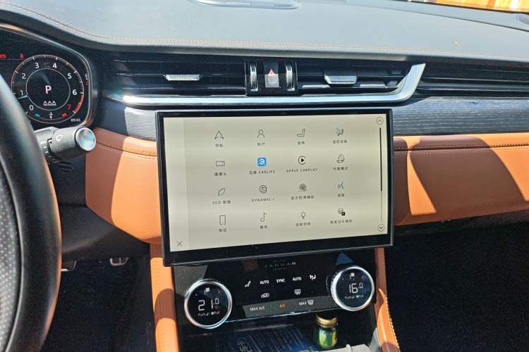 Used Jaguar XFL 2023 XFL 2.0T P300 Four-Wheel-Drive Flagship Sport Edition Audio And AC Panel
