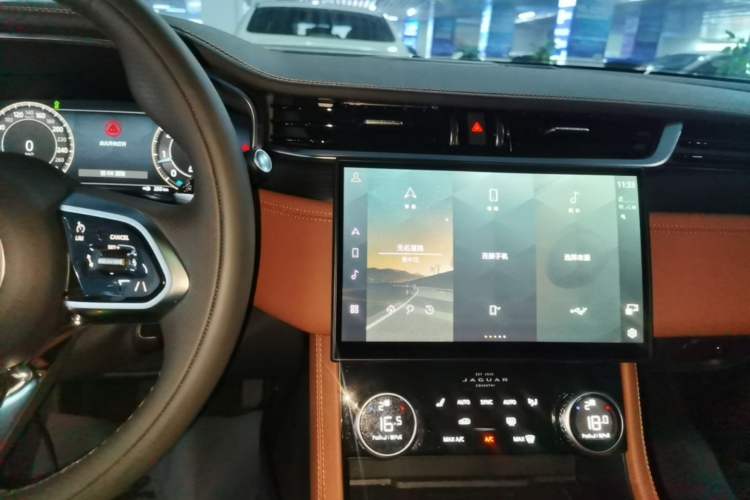 Used Jaguar XFL 2023 XFL 2.0T P250 Two-Wheel-Drive Elite Sport Edition Audio And AC Panel