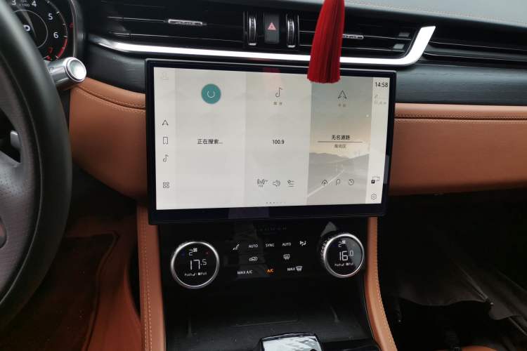 Used Jaguar XFL 2023 XFL 2.0T P250 Two-Wheel-Drive Elite Sport Edition Audio And AC Panel