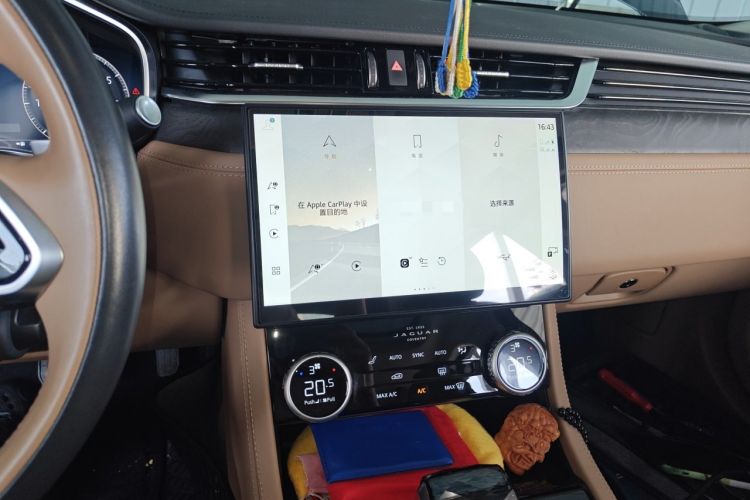 Used Jaguar XFL 2023 XFL 2.0T P250 Two-Wheel-Drive Luxury Deluxe Edition Audio And AC Panel