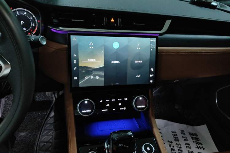 Used Jaguar XFL 2023 XFL 2.0T P250 Two-Wheel-Drive Elite Sport Edition Audio And AC Panel