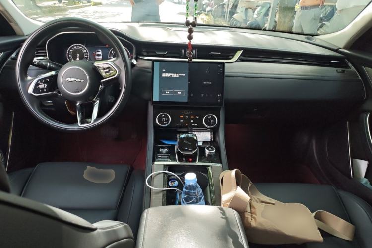 Used Jaguar XFL 2023 XFL 2.0T P200 Two-Wheel-Drive Elite Luxury Edition Center Console