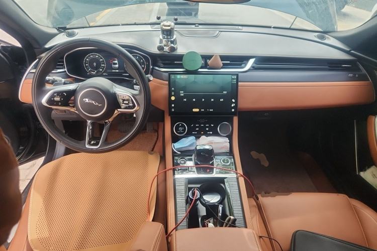Used Jaguar XFL 2023 XFL 2.0T P250 Two-Wheel-Drive Elite Sport Edition Center Console
