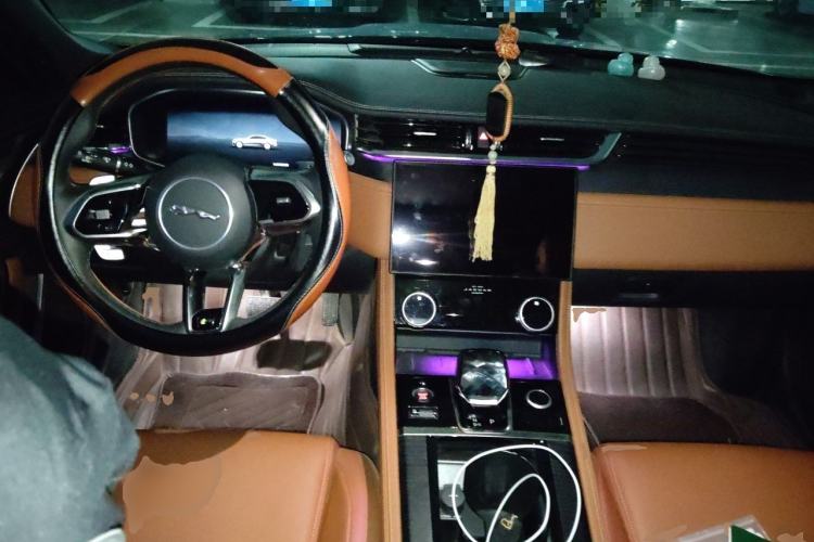 Used Jaguar XFL 2023 XFL 2.0T P250 Two-Wheel-Drive Elite Sport Edition Center Console