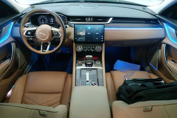 Used Jaguar XFL 2023 XFL 2.0T P250 Two-Wheel-Drive Luxury Deluxe Edition Center Console