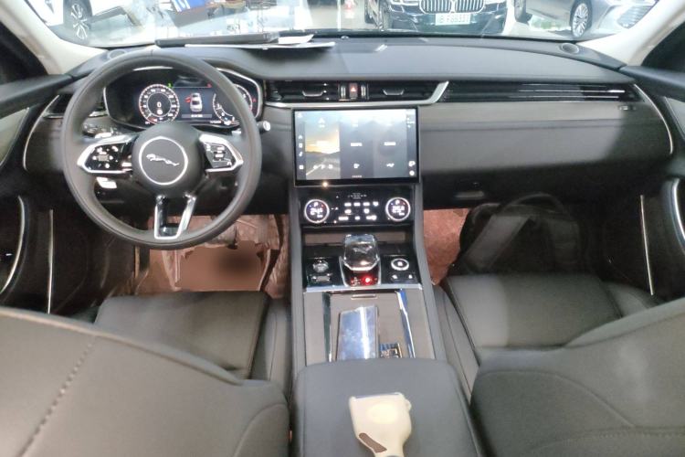 Used Jaguar XFL 2023 XFL 2.0T P200 Two-Wheel-Drive Elite Luxury Edition Center Console