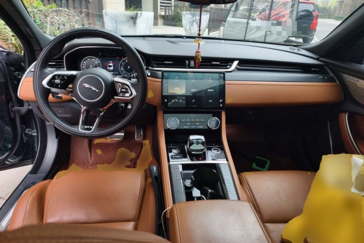 Used Jaguar XFL 2023 XFL 2.0T P300 Four-Wheel-Drive Flagship Sport Edition Center Console