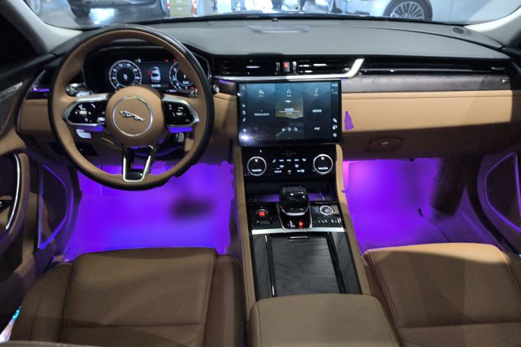 Used Jaguar XFL 2023 XFL 2.0T P250 Two-Wheel-Drive Luxury Deluxe Edition Center Console
