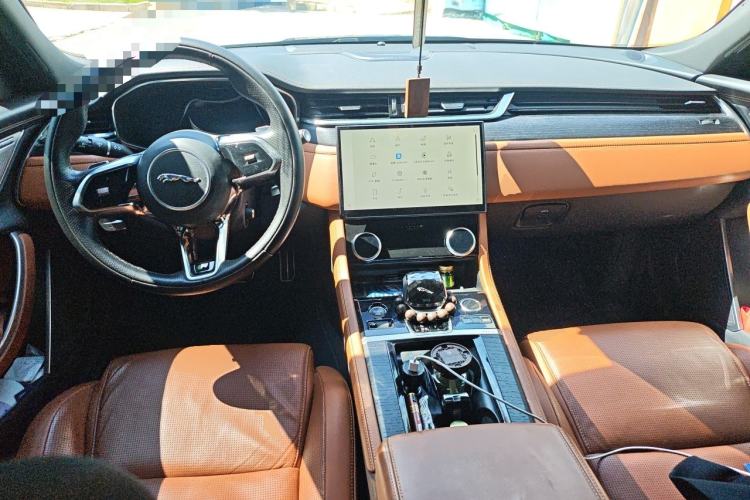 Used Jaguar XFL 2023 XFL 2.0T P300 Four-Wheel-Drive Flagship Sport Edition Center Console