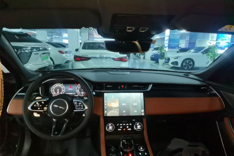 Used Jaguar XFL 2023 XFL 2.0T P250 Two-Wheel-Drive Elite Sport Edition Center Console