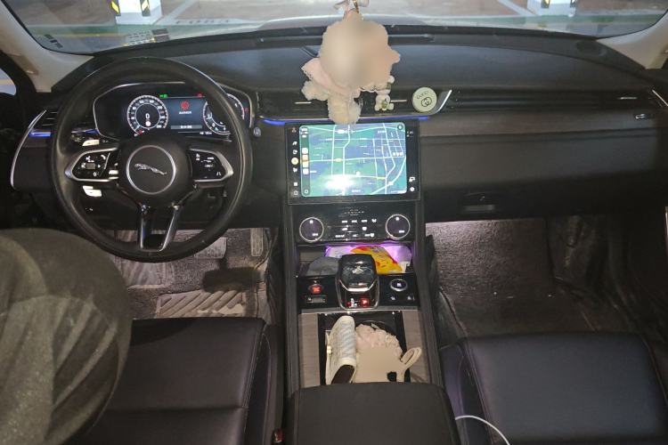 Used Jaguar XFL 2023 XFL 2.0T P200 Two-Wheel-Drive Elite Luxury Edition Center Console