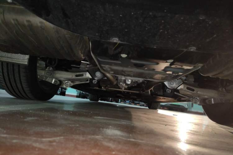 Used Jaguar XFL 2023 XFL 2.0T P250 Two-Wheel-Drive Elite Sport Edition Chassis Rear