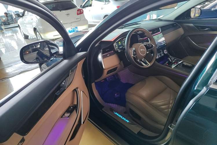 Used Jaguar XFL 2023 XFL 2.0T P250 Two-Wheel-Drive Prestige Luxury Gold Edition Driver Seat