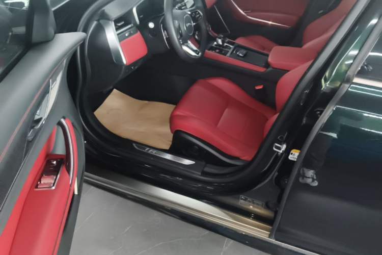 Used Jaguar XFL 2023 XFL 2.0T P250 Two-Wheel-Drive Elite Sport Gold Edition Driver Seat