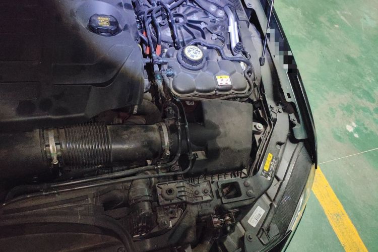Used Jaguar XFL 2023 XFL 2.0T P250 Two-Wheel-Drive Elite Sport Edition Engine Bay Left