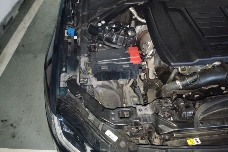 Used Jaguar XFL 2023 XFL 2.0T P250 Two-Wheel-Drive Luxury Deluxe Edition Engine Bay Right