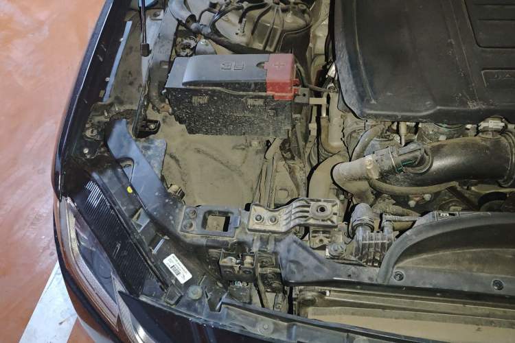 Used Jaguar XFL 2023 XFL 2.0T P200 Two-Wheel-Drive Elite Luxury Edition Engine Bay Right