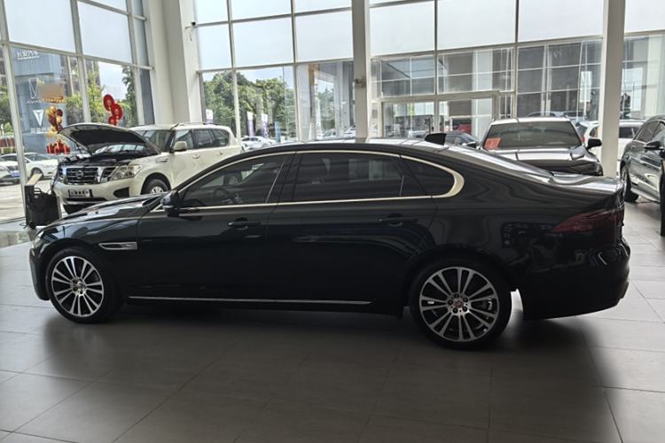 Used Jaguar XFL 2023 XFL 2.0T P250 Two-Wheel-Drive Luxury Deluxe Edition Exterior 3
