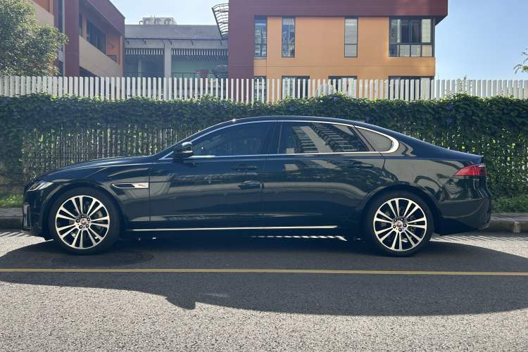 Used Jaguar XFL 2023 XFL 2.0T P250 Two-Wheel-Drive Luxury Deluxe Edition Exterior 4