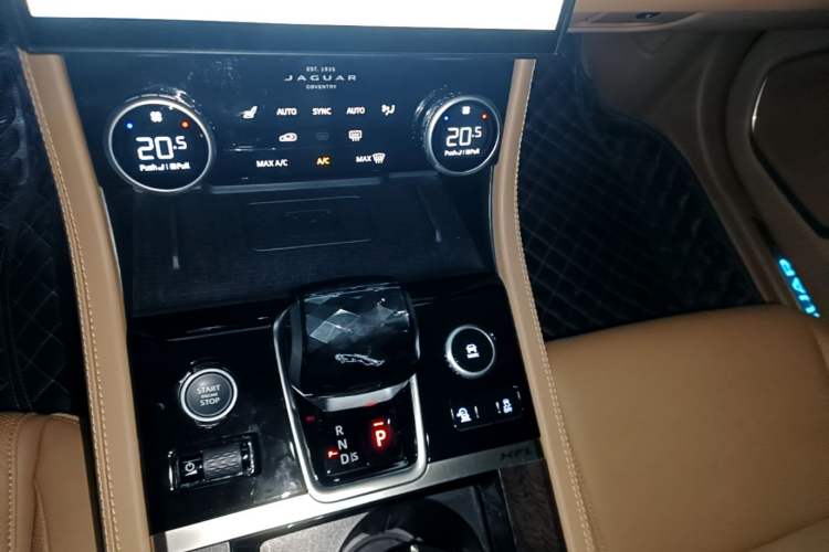 Used Jaguar XFL 2023 XFL 2.0T P250 Two-Wheel-Drive Luxury Deluxe Edition Gear Lever