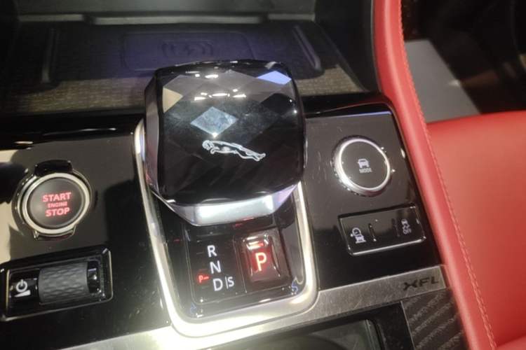 Used Jaguar XFL 2023 XFL 2.0T P250 Two-Wheel-Drive Elite Sport Edition Gear Lever