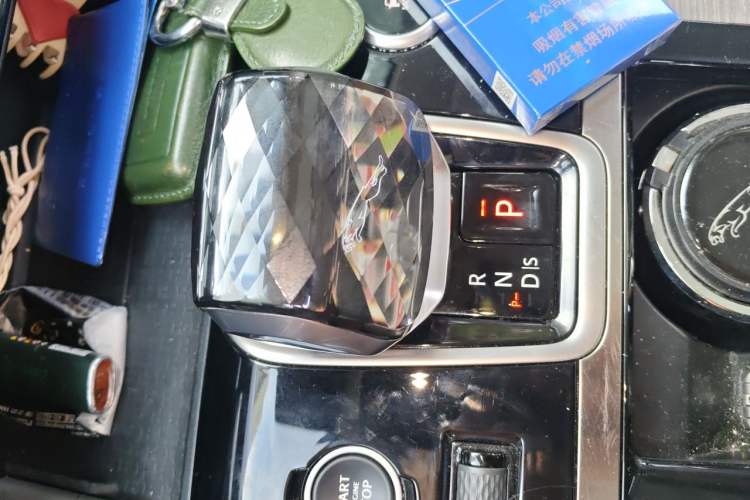 Used Jaguar XFL 2023 XFL 2.0T P200 Two-Wheel-Drive Elite Luxury Edition Gear Lever