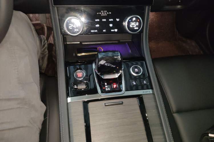 Used Jaguar XFL 2023 XFL 2.0T P200 Two-Wheel-Drive Elite Luxury Edition Gear Lever