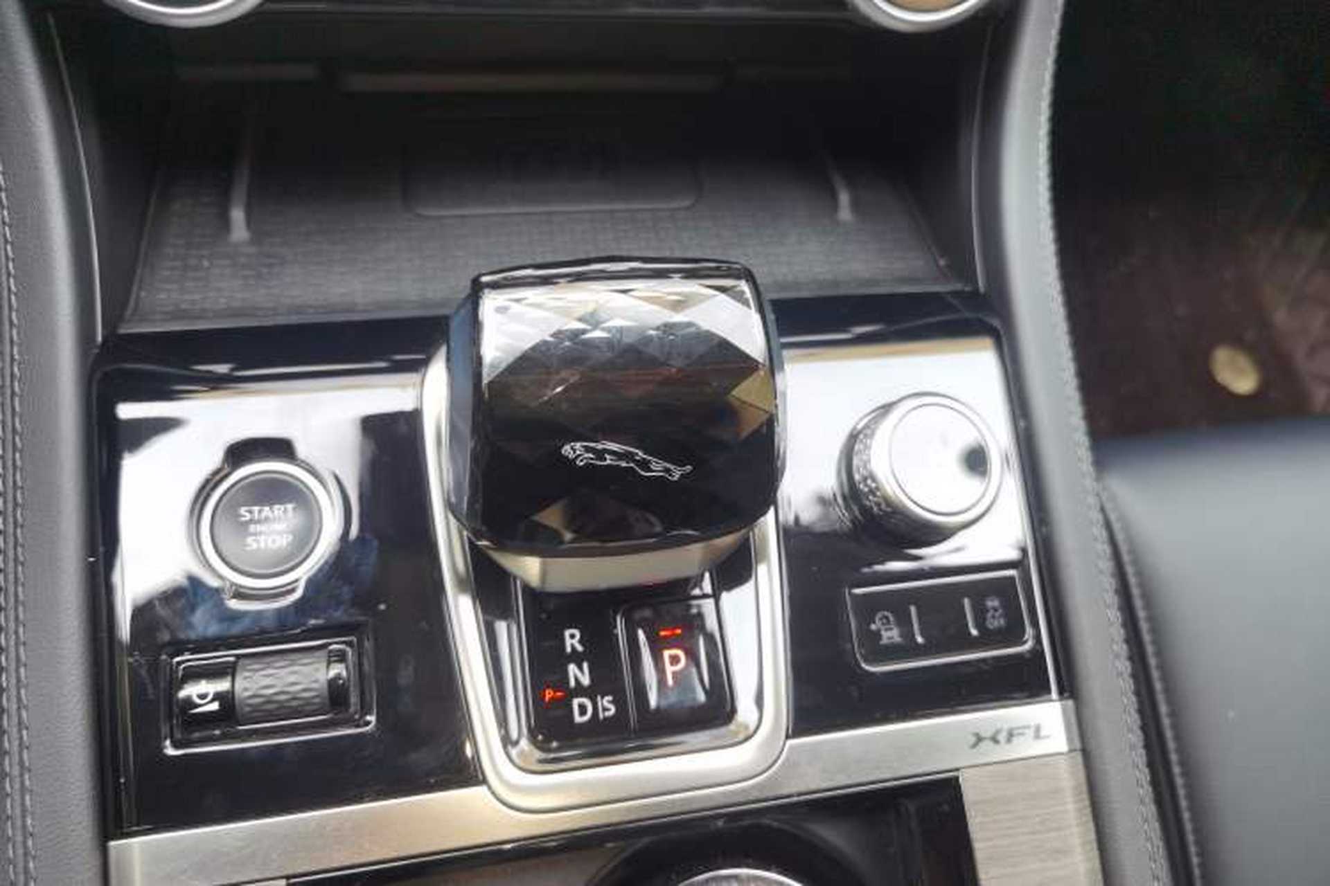 Used Jaguar XFL 2023 XFL 2.0T P200 Two-Wheel-Drive Elite Luxury Edition Gear Lever