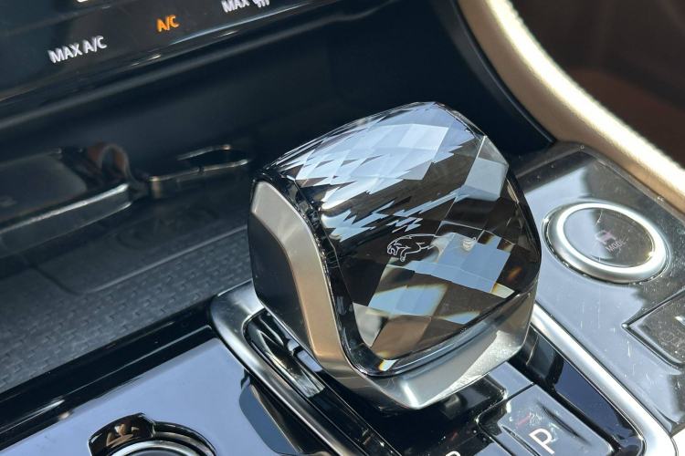 Used Jaguar XFL 2023 XFL 2.0T P250 Two-Wheel-Drive Luxury Deluxe Edition Gear Lever