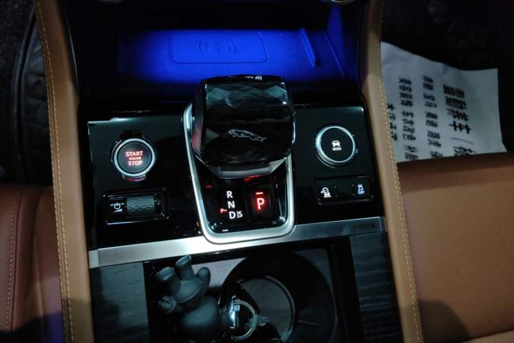 Used Jaguar XFL 2023 XFL 2.0T P250 Two-Wheel-Drive Elite Sport Edition Gear Lever