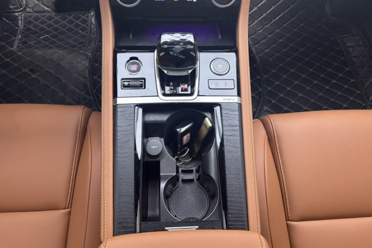 Used Jaguar XFL 2023 XFL 2.0T P250 Two-Wheel-Drive Elite Sport Edition Gear Lever