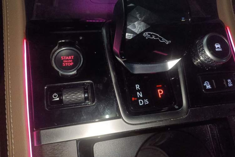 Used Jaguar XFL 2023 XFL 2.0T P250 Two-Wheel-Drive Luxury Deluxe Edition Gear Lever