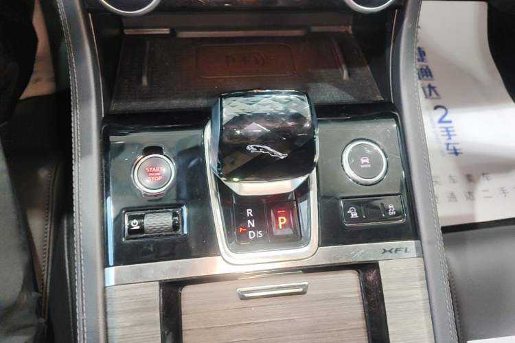Used Jaguar XFL 2023 XFL 2.0T P200 Two-Wheel-Drive Elite Luxury Edition Gear Lever