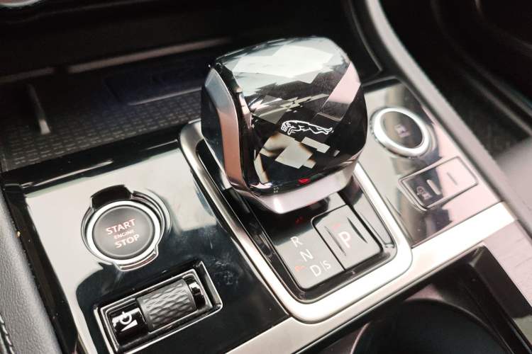 Used Jaguar XFL 2023 XFL 2.0T P200 Two-Wheel-Drive Elite Luxury Edition Gear Lever