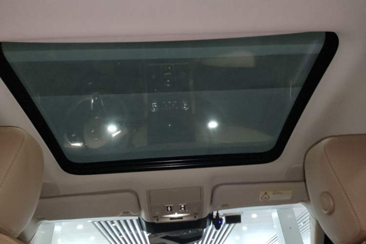 Used Jaguar XFL 2023 XFL 2.0T P250 Two-Wheel-Drive Prestige Luxury Gold Edition Headliner