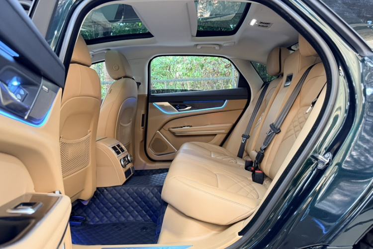 Used Jaguar XFL 2023 XFL 2.0T P250 Two-Wheel-Drive Luxury Deluxe Edition Interior 1