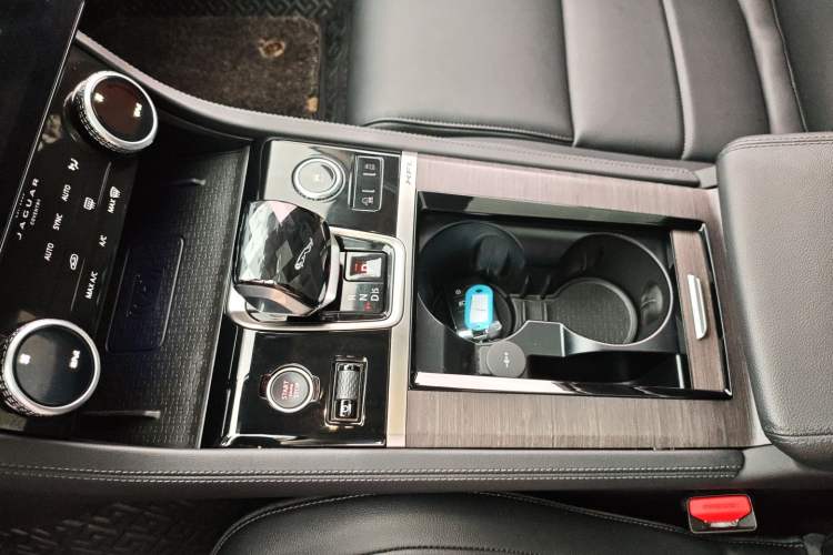 Used Jaguar XFL 2023 XFL 2.0T P200 Two-Wheel-Drive Elite Luxury Edition Interior 1