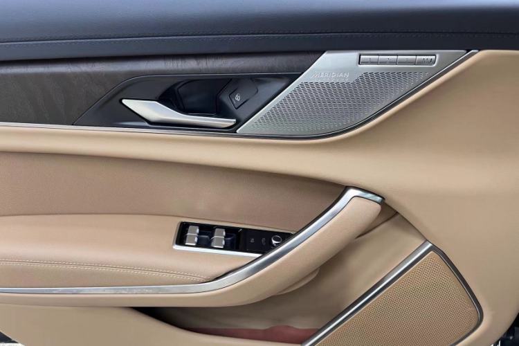 Used Jaguar XFL 2023 XFL 2.0T P250 Two-Wheel-Drive Luxury Deluxe Edition Interior 2