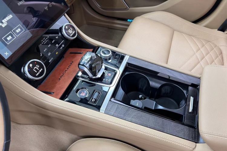 Used Jaguar XFL 2023 XFL 2.0T P250 Two-Wheel-Drive Luxury Deluxe Edition Interior 3