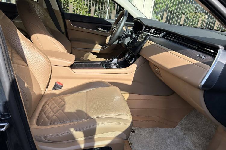 Used Jaguar XFL 2023 XFL 2.0T P250 Two-Wheel-Drive Luxury Deluxe Edition Interior 3