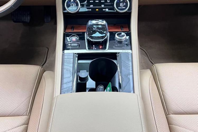 Used Jaguar XFL 2023 XFL 2.0T P250 Two-Wheel-Drive Luxury Deluxe Edition Interior 4