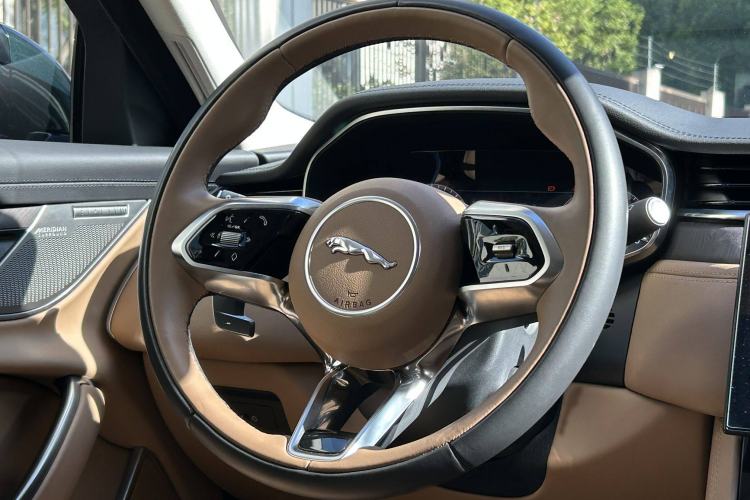 Used Jaguar XFL 2023 XFL 2.0T P250 Two-Wheel-Drive Luxury Deluxe Edition Interior 4