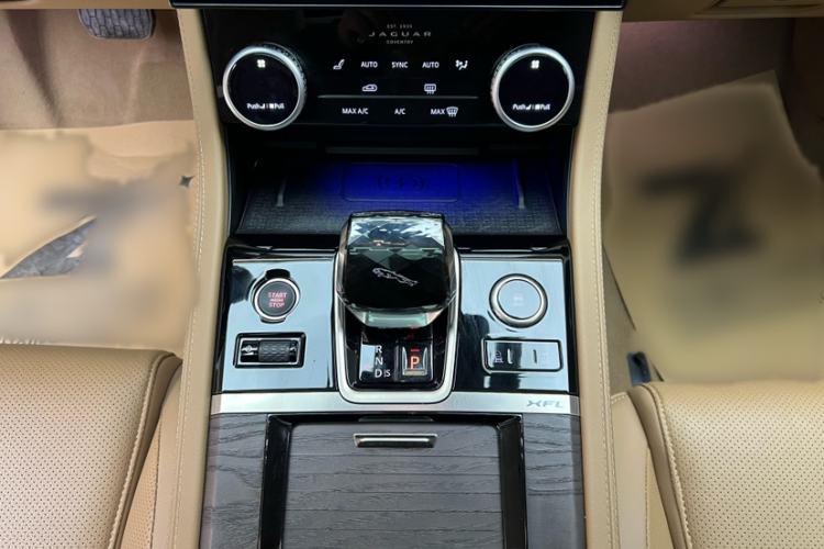 Used Jaguar XFL 2023 XFL 2.0T P250 Two-Wheel-Drive Luxury Deluxe Edition Interior 4