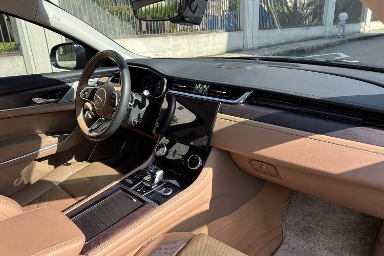 Used Jaguar XFL 2023 XFL 2.0T P250 Two-Wheel-Drive Luxury Deluxe Edition Interior 5