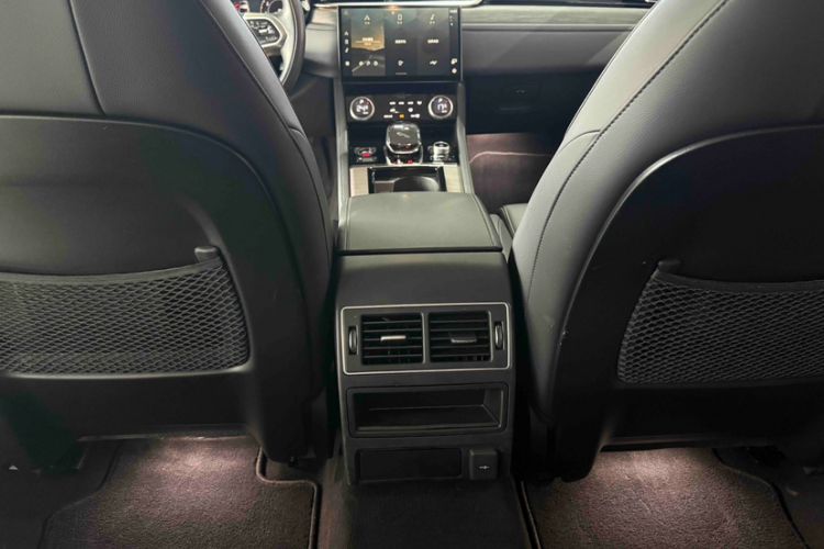 Used Jaguar XFL 2023 XFL 2.0T P200 Two-Wheel-Drive Elite Luxury Edition Interior 7