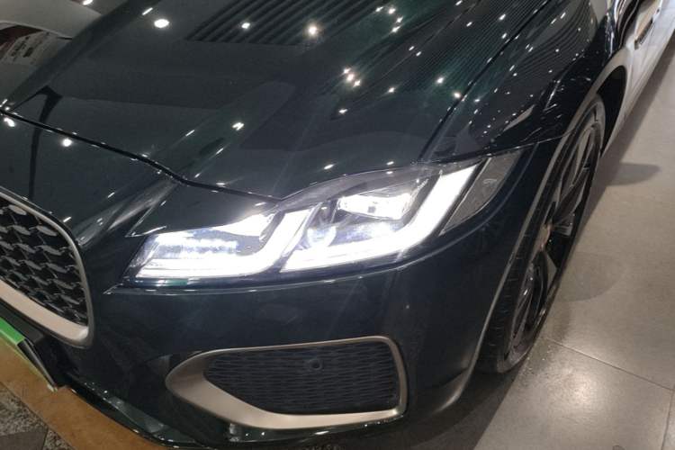 Used Jaguar XFL 2023 XFL 2.0T P250 Two-Wheel-Drive Prestige Luxury Gold Edition Left Front Headlight