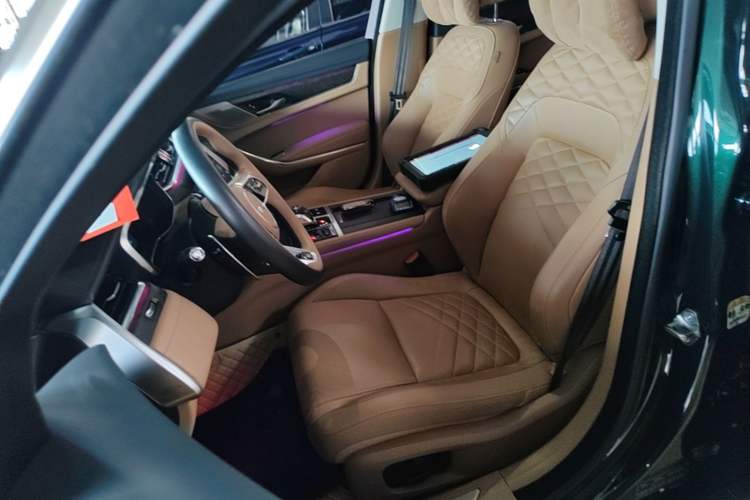 Used Jaguar XFL 2023 XFL 2.0T P250 Two-Wheel-Drive Prestige Luxury Gold Edition Left Front Seat