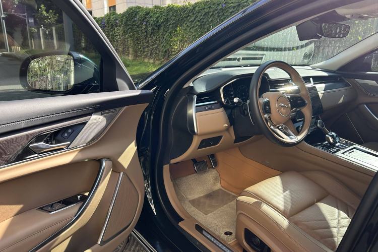 Used Jaguar XFL 2023 XFL 2.0T P250 Two-Wheel-Drive Luxury Deluxe Edition Left Front Seat