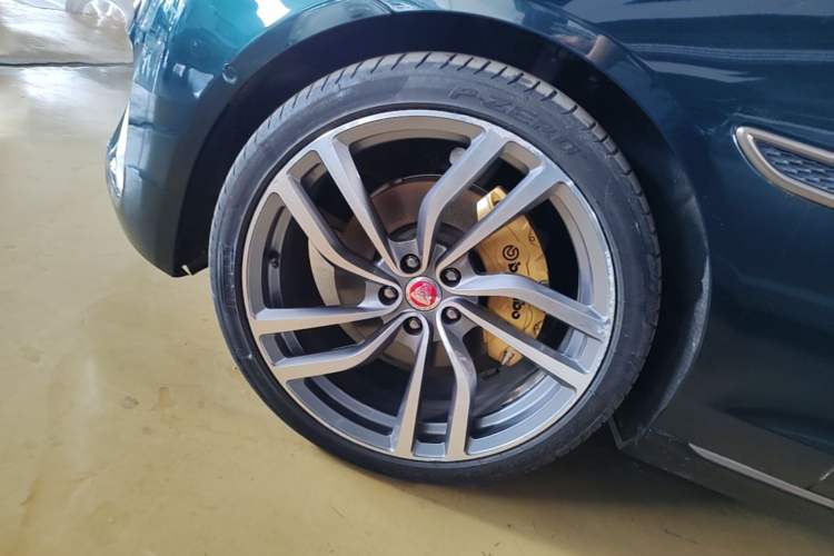 Used Jaguar XFL 2023 XFL 2.0T P250 Two-Wheel-Drive Prestige Luxury Gold Edition Left Front Wheel Hub