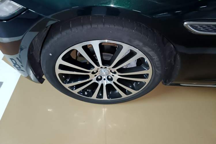 Used Jaguar XFL 2023 XFL 2.0T P250 Two-Wheel-Drive Luxury Deluxe Edition Left Front Wheel Hub
